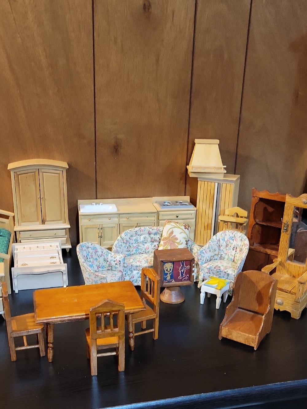 Miniature Dollhouse Furniture 26 Pieces